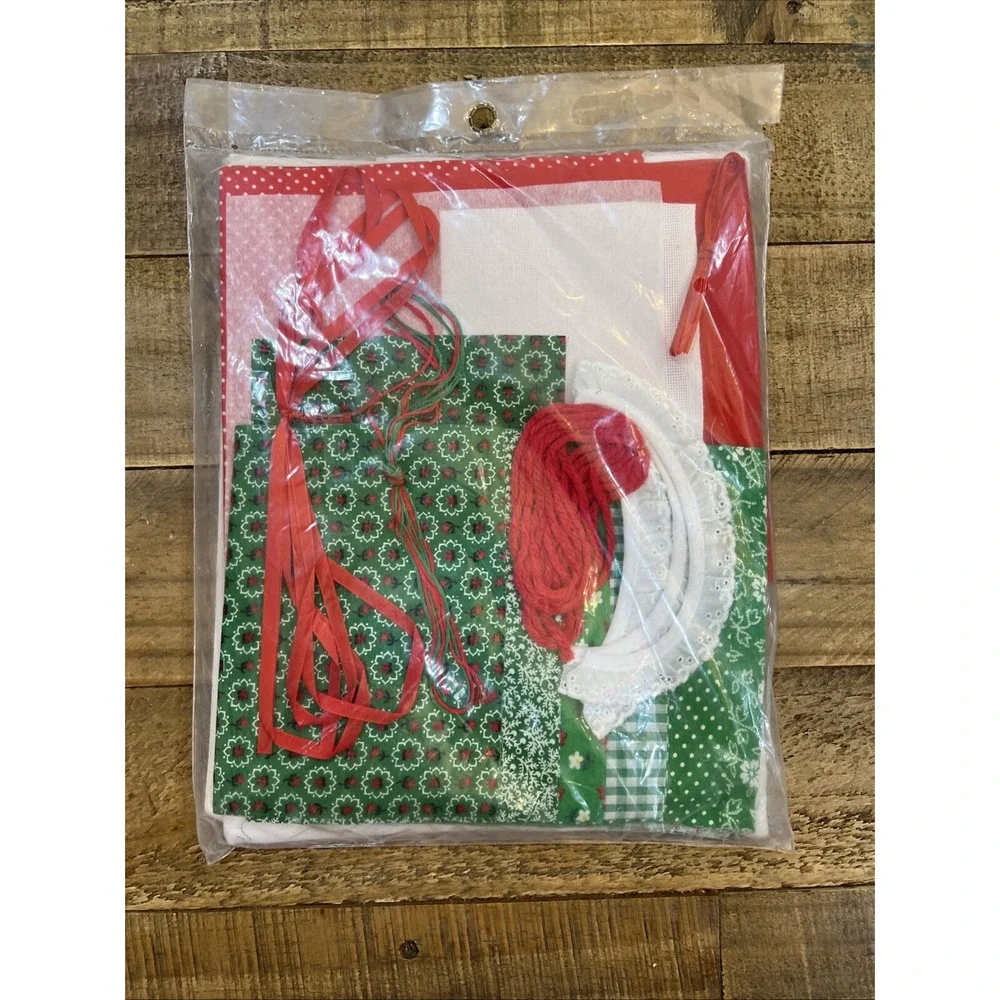 VTG 1982 Yours Truly Christmas Heart Wreath Patchwork Kit 18